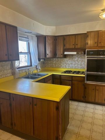 108 E Burlington Street B, Riverside, IL 60546