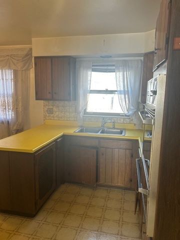 108 E Burlington Street B, Riverside, IL 60546