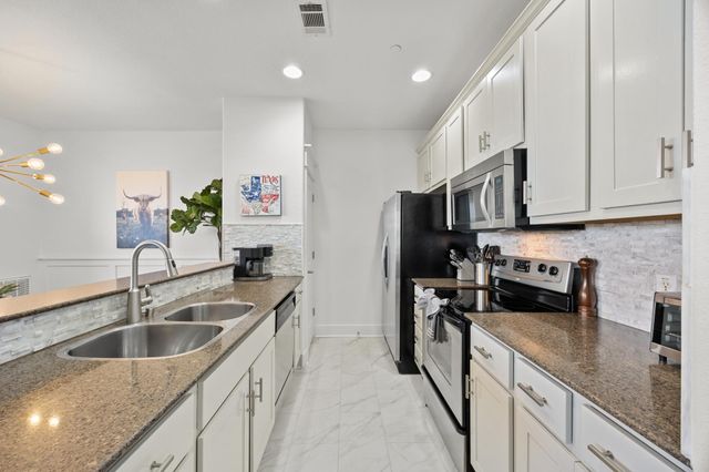 17800 Edgewood WAY 202, Jonestown, TX 78645