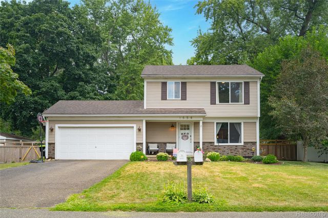 1558 Maddox Street, West Bloomfield Charter Township, MI 48324