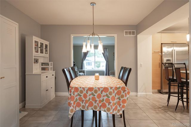 1558 Maddox Street, West Bloomfield Charter Township, MI 48324