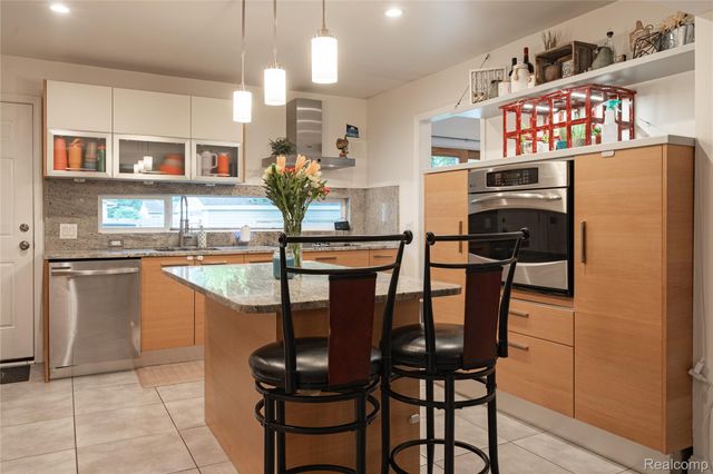 1558 Maddox Street, West Bloomfield Charter Township, MI 48324