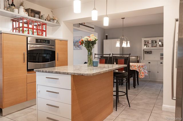 1558 Maddox Street, West Bloomfield Charter Township, MI 48324