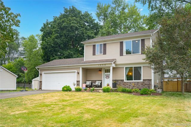 1558 Maddox Street, West Bloomfield Charter Township, MI 48324