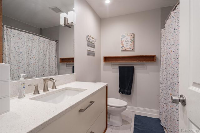 1558 Maddox Street, West Bloomfield Charter Township, MI 48324