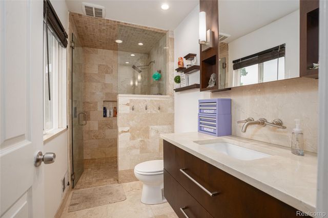 1558 Maddox Street, West Bloomfield Charter Township, MI 48324