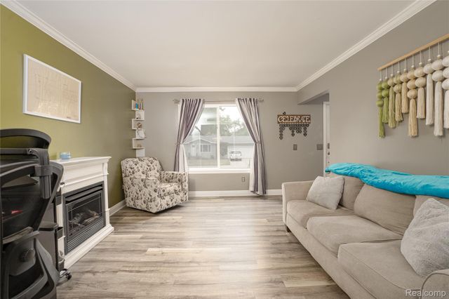 1558 Maddox Street, West Bloomfield Charter Township, MI 48324