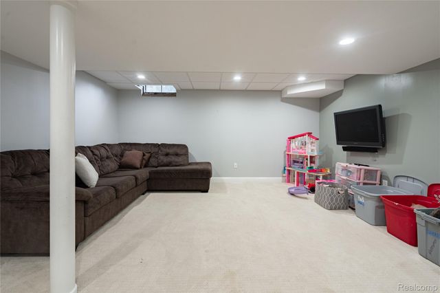 1558 Maddox Street, West Bloomfield Charter Township, MI 48324