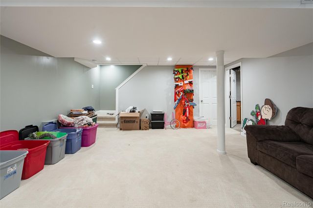 1558 Maddox Street, West Bloomfield Charter Township, MI 48324