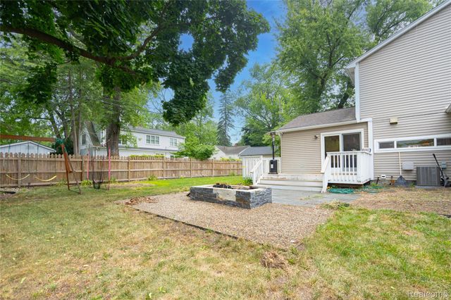 1558 Maddox Street, West Bloomfield Charter Township, MI 48324