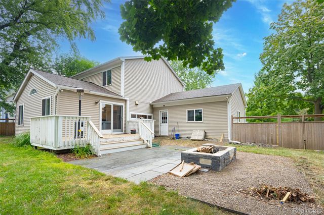 1558 Maddox Street, West Bloomfield Charter Township, MI 48324