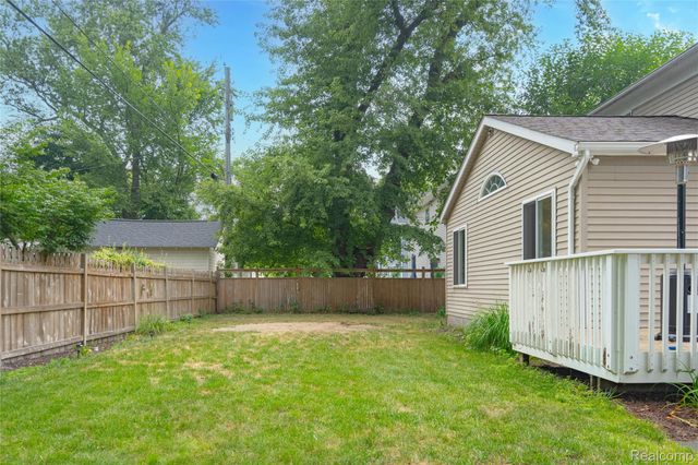 1558 Maddox Street, West Bloomfield Charter Township, MI 48324