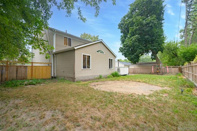 1558 Maddox Street, West Bloomfield Charter Township, MI 48324