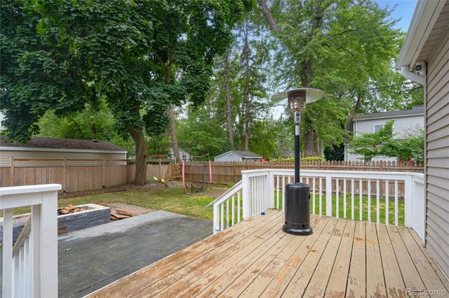 1558 Maddox Street, West Bloomfield Charter Township, MI 48324