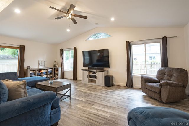 1558 Maddox Street, West Bloomfield Charter Township, MI 48324