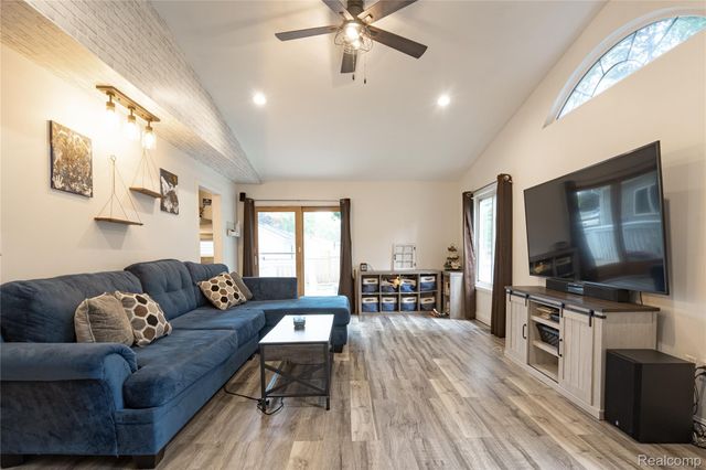 1558 Maddox Street, West Bloomfield Charter Township, MI 48324