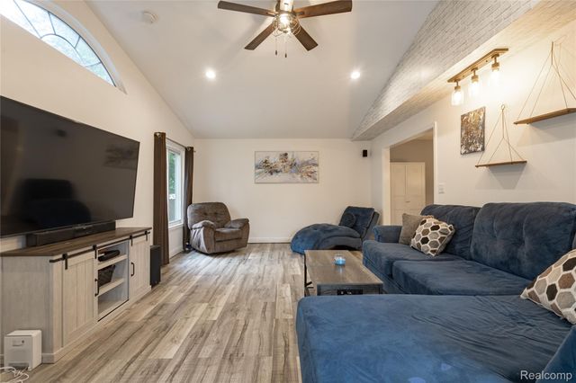 1558 Maddox Street, West Bloomfield Charter Township, MI 48324