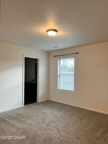 531 S Walnut Street, Carterville, MO 64835