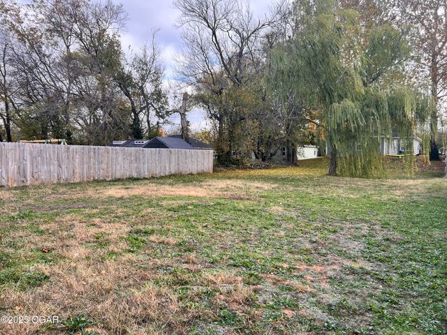 531 S Walnut Street, Carterville, MO 64835