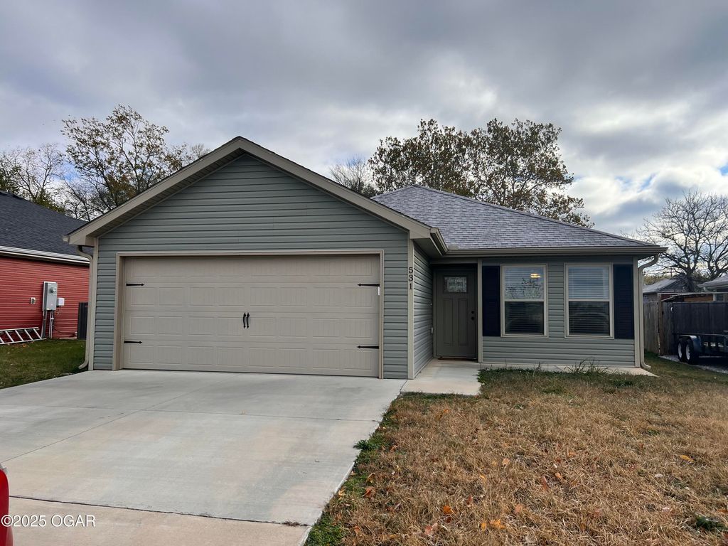 531 S Walnut Street, Carterville, MO 64835