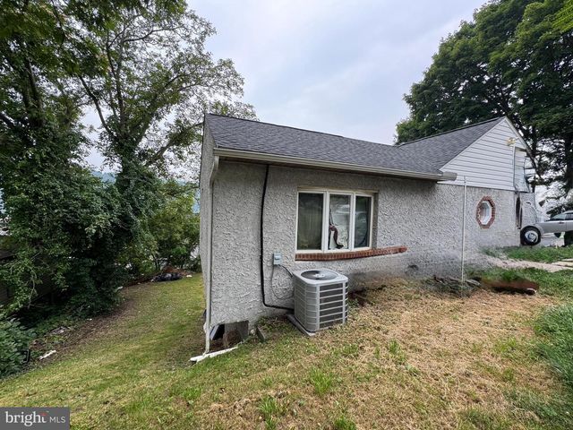 131 MODENA RD, Coatesville, PA 19320