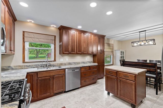 4618 S Arlington Road, Green, OH 44685