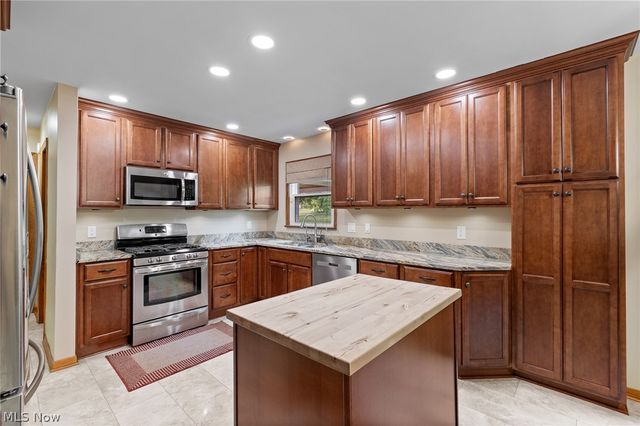 4618 S Arlington Road, Green, OH 44685