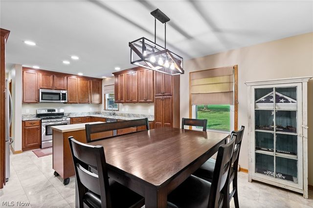 4618 S Arlington Road, Green, OH 44685