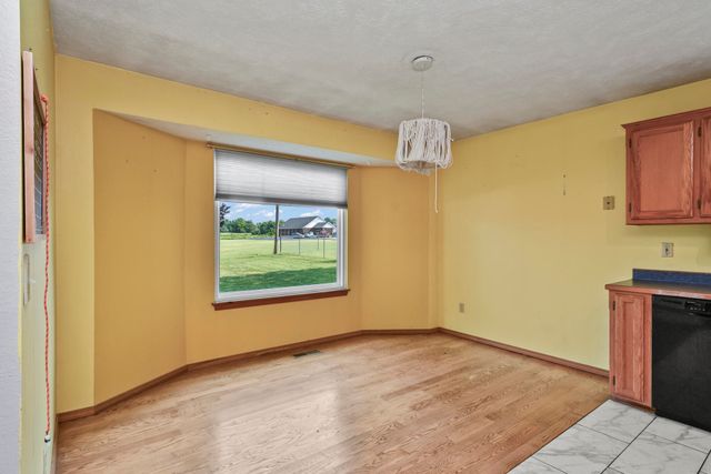 221 E New Melville Road, Willard, MO 65781