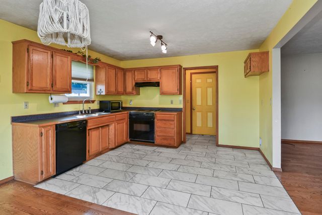 221 E New Melville Road, Willard, MO 65781