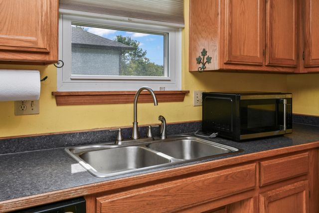 221 E New Melville Road, Willard, MO 65781