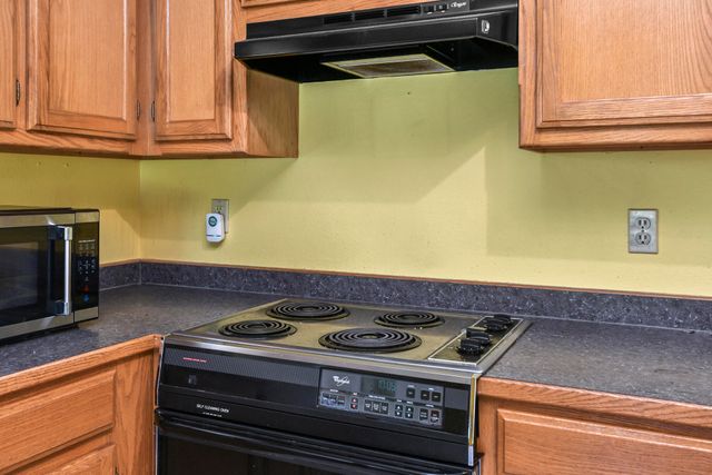221 E New Melville Road, Willard, MO 65781