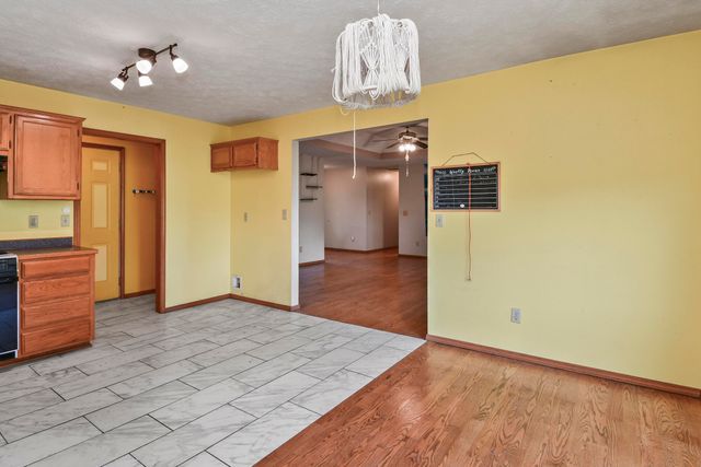 221 E New Melville Road, Willard, MO 65781