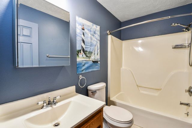 221 E New Melville Road, Willard, MO 65781