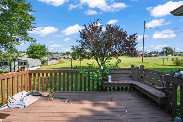 221 E New Melville Road, Willard, MO 65781
