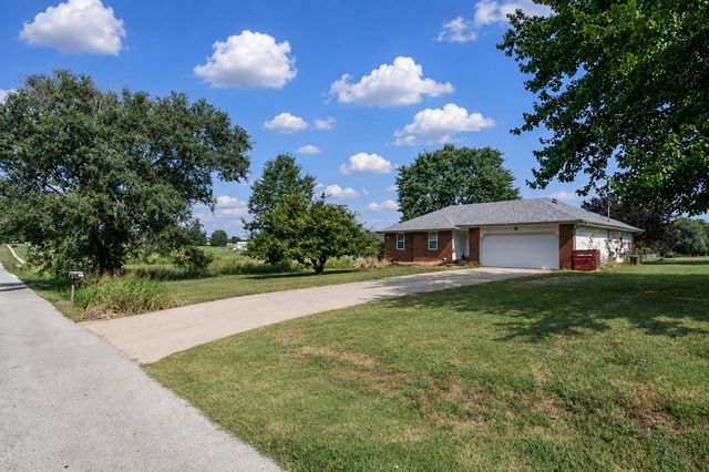 221 E New Melville Road, Willard, MO 65781