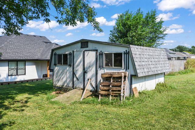 221 E New Melville Road, Willard, MO 65781