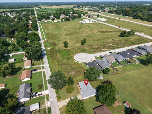 221 E New Melville Road, Willard, MO 65781