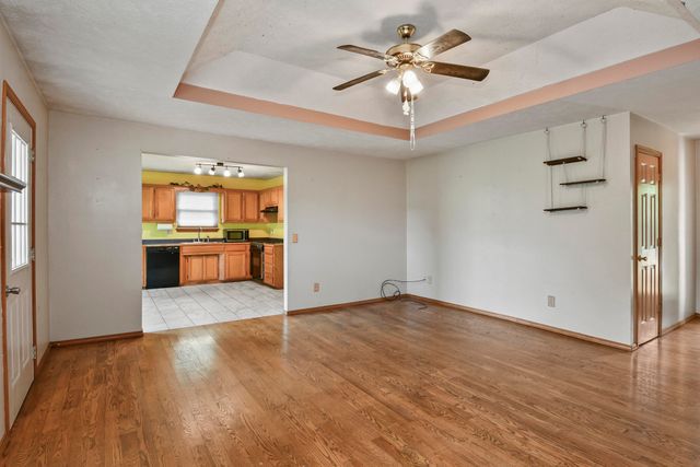 221 E New Melville Road, Willard, MO 65781