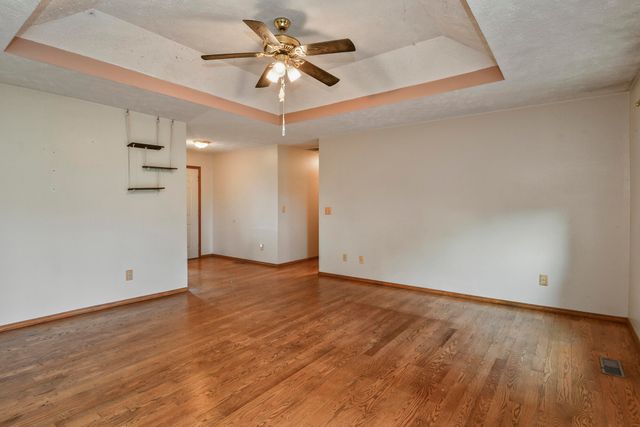 221 E New Melville Road, Willard, MO 65781