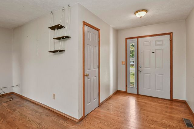 221 E New Melville Road, Willard, MO 65781