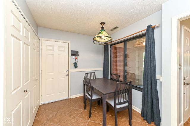 2066 Oak Run Court, Indianapolis, IN 46260