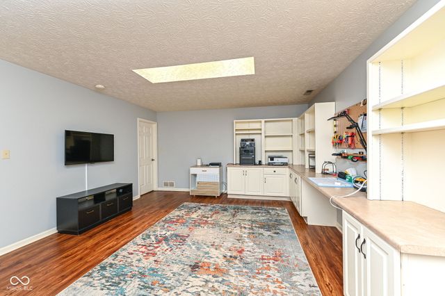 2066 Oak Run Court, Indianapolis, IN 46260