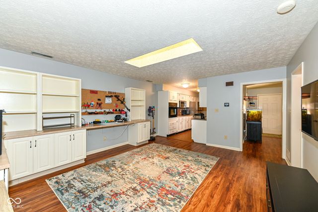 2066 Oak Run Court, Indianapolis, IN 46260