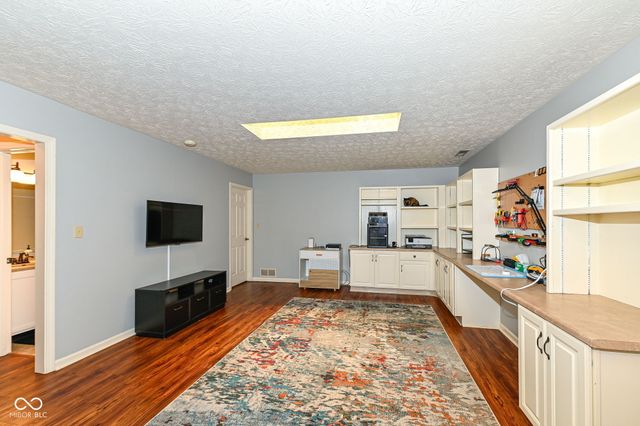 2066 Oak Run Court, Indianapolis, IN 46260