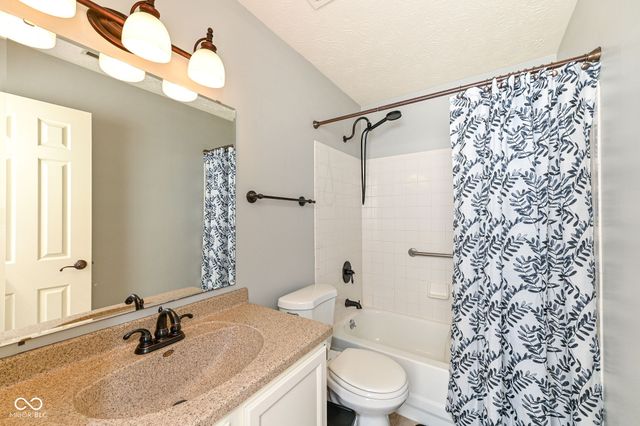 2066 Oak Run Court, Indianapolis, IN 46260