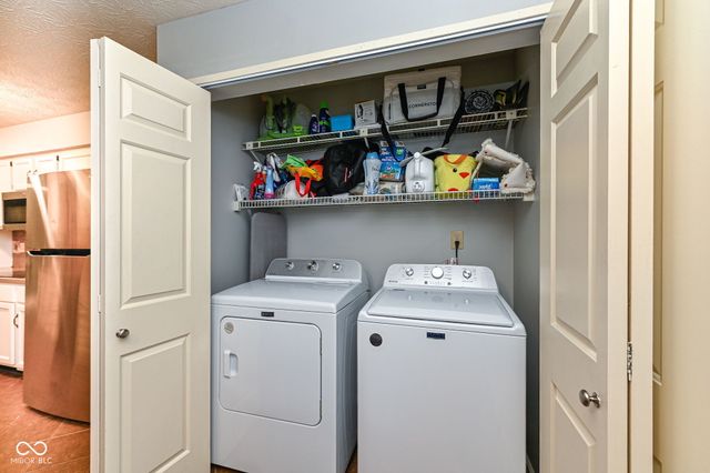 2066 Oak Run Court, Indianapolis, IN 46260