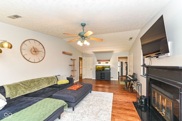 2066 Oak Run Court, Indianapolis, IN 46260