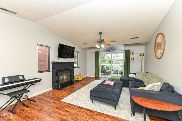2066 Oak Run Court, Indianapolis, IN 46260
