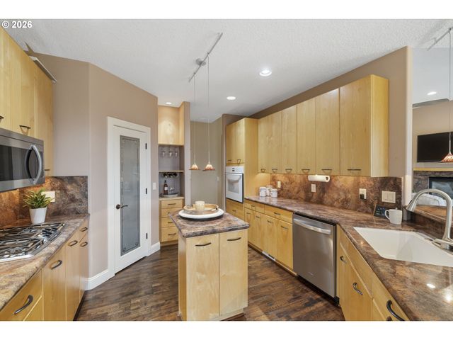 19560 Ne HERRING Ln, Newberg, OR 97132